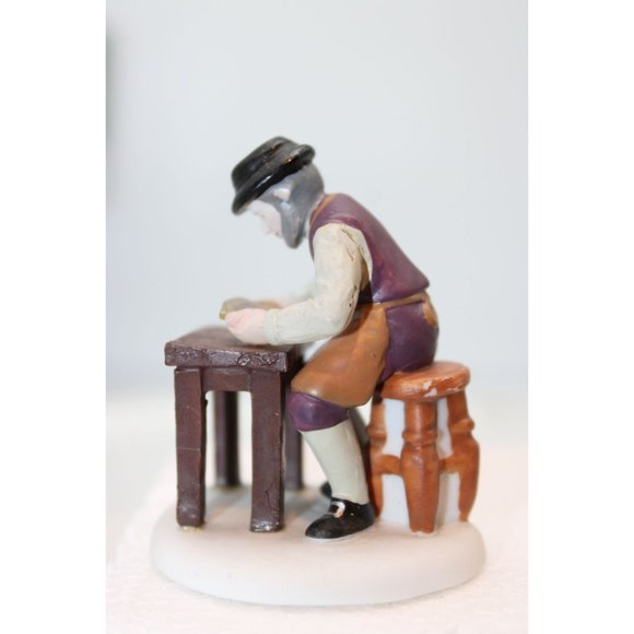 Dept 56 New England Village - The Lightkeeper's Hobby - Picture 5 of 6
